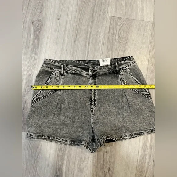 New INC denim Women's Gray‎ Denim Shorts - Picture 3 of 10